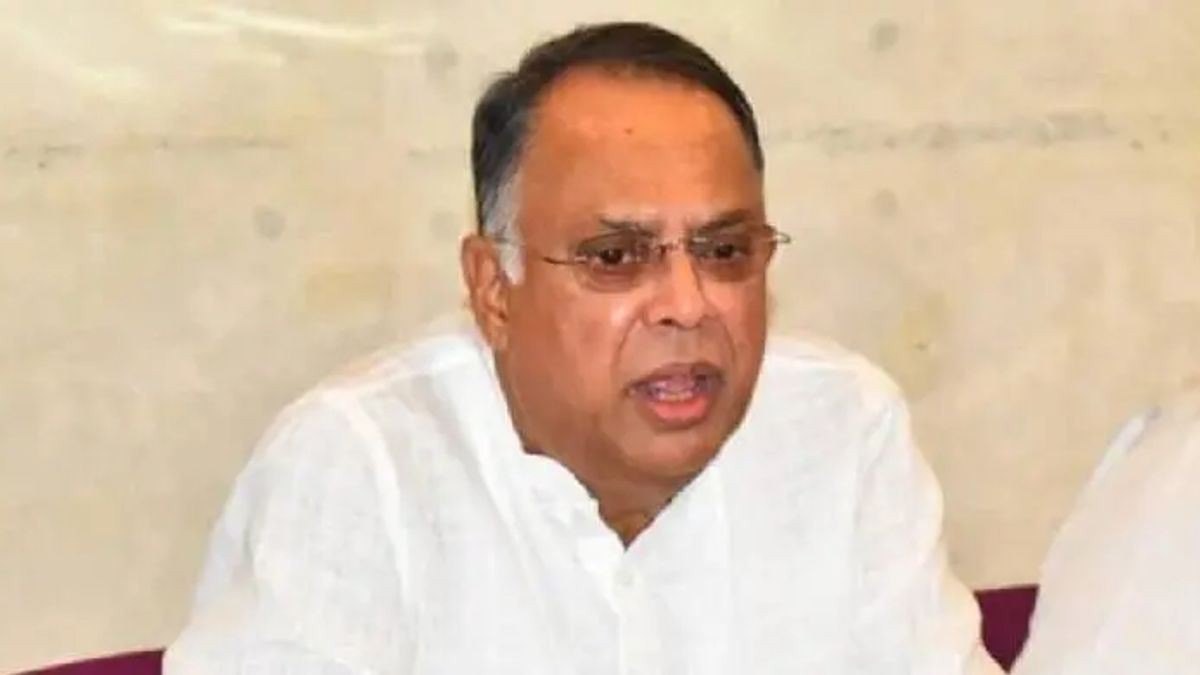 হাসপাতাল থেকে বাসায় ফিরলেন বিদ্যুৎমন্ত্রী