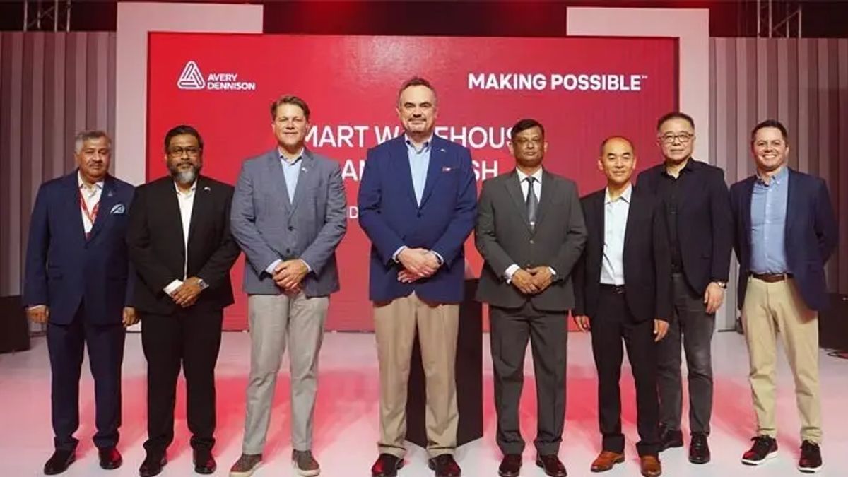 ডিইপিজেডে স্মার্ট ওয়্যারহাউজ চালু করলো অ্যাভেরি ডেনিসন