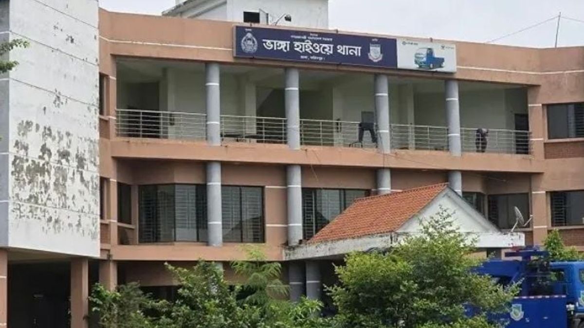 ফরিদপুরে বাস-মোটরসাইকেল সংঘর্ষে ইমাম ও শিক্ষক নিহত