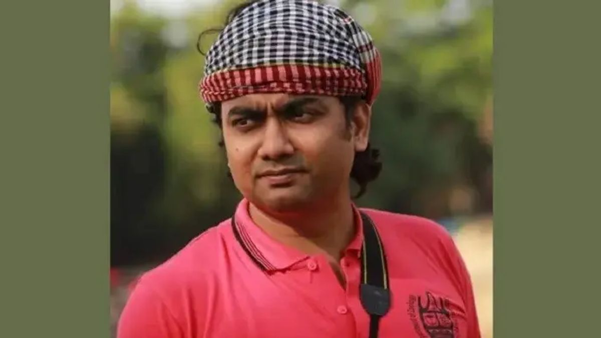 জুলাই গণঅভ্যুত্থান নিয়ে বিতর্কিত পোস্ট, চবি শিক্ষক বরখাস্ত