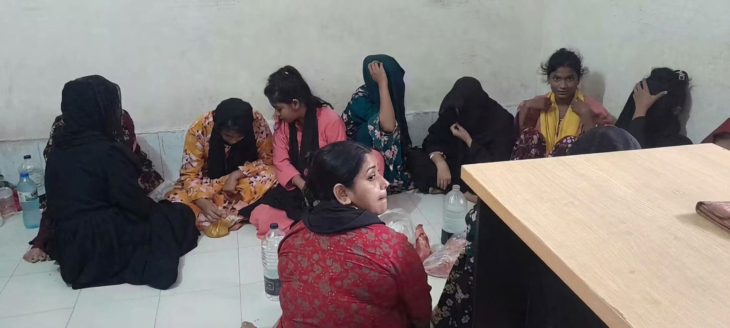 কালিয়াকৈরে অবৈধ আবাসিক হোটেলে অভিযান, নারী ও হোটেল কর্তৃপক্ষসহ আটক ৩৯