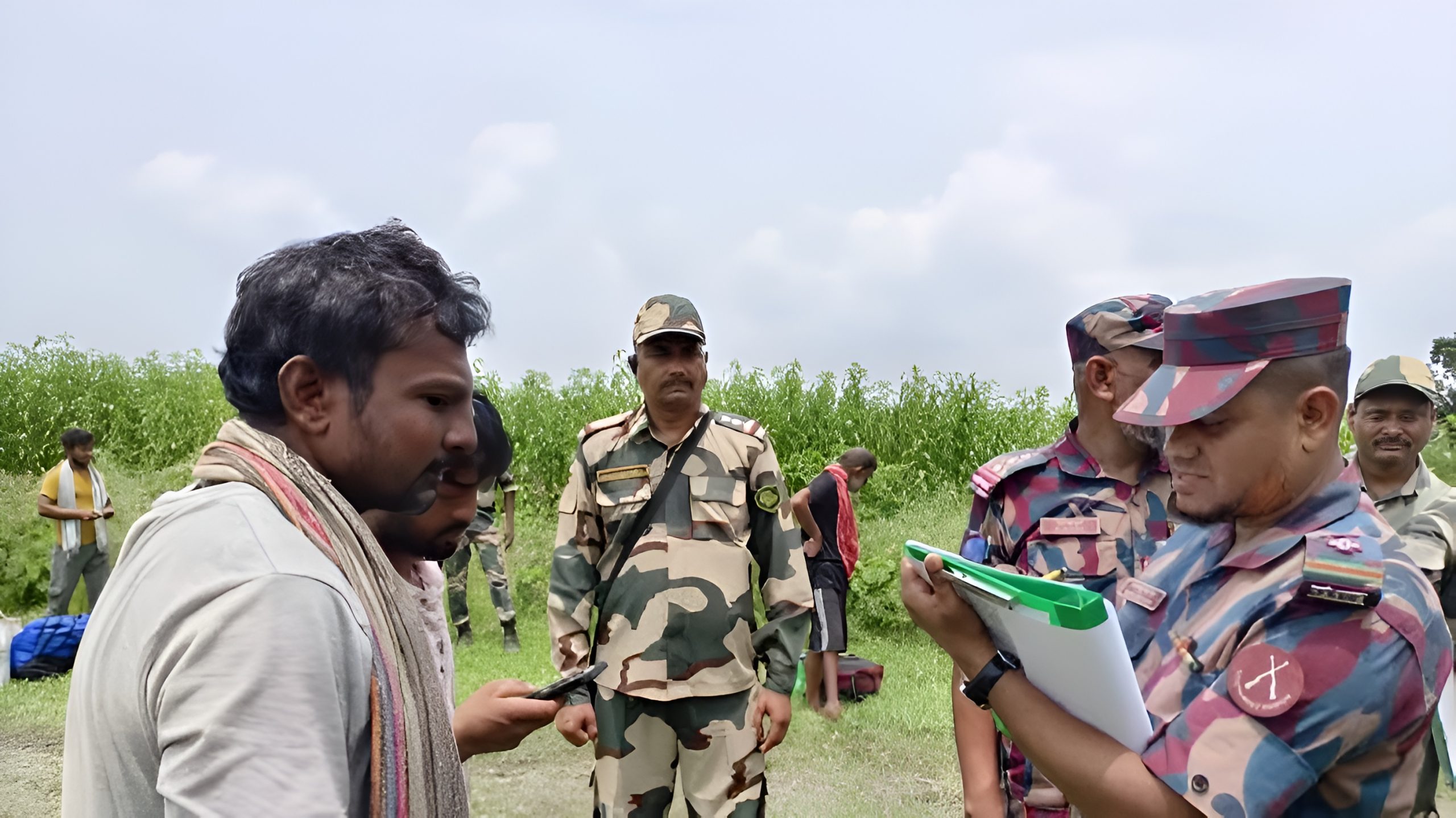 লালমনিরহাটের বুড়িমারী সীমান্তে ১২ জনকে পুশইনের চেষ্টা বিজিবির বাধায় পন্ড