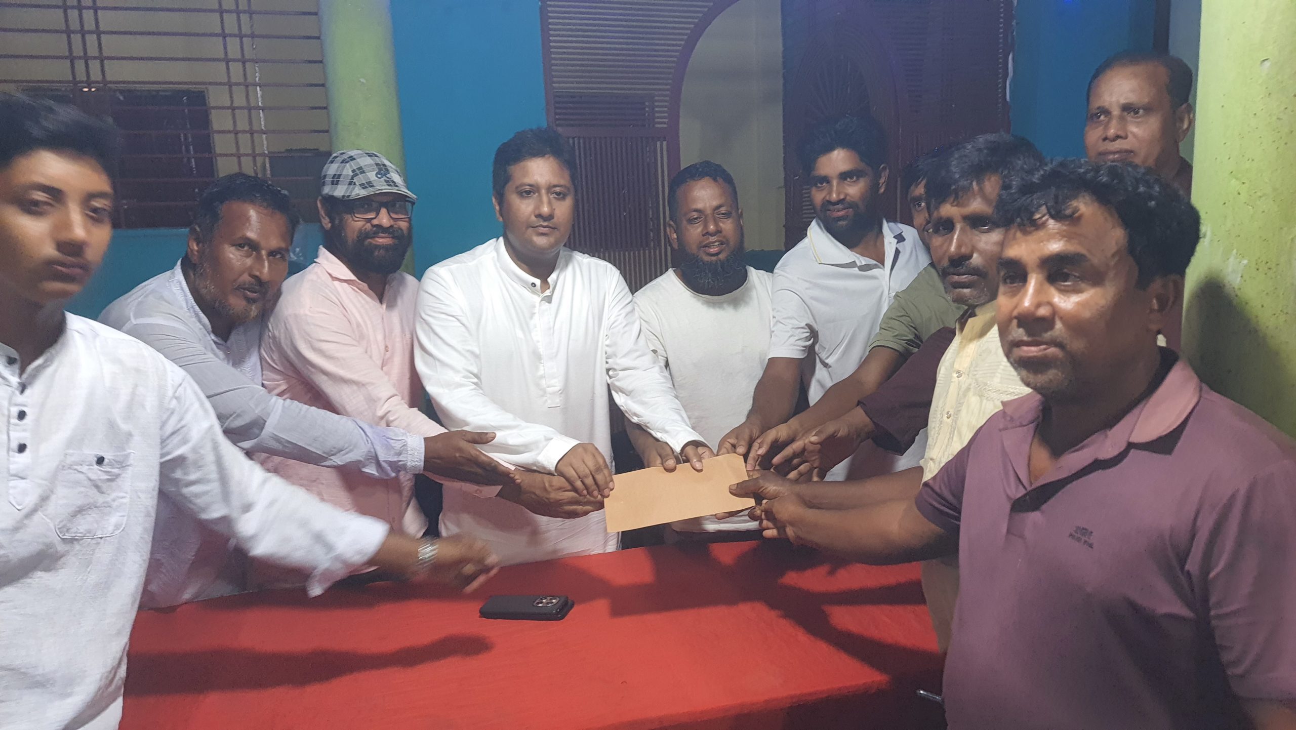সিংড়ায় ইটালির পূজামণ্ডপ পরিদর্শন ও অনুদান দিলেন ইউপি চেয়ারম্যান প্রার্থী সালাহউদ্দিন সবুজ