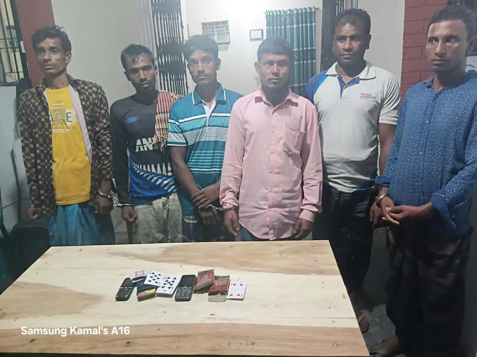 গাইবান্ধার সুন্দরগঞ্জে জুয়ার আসরে অভিযান, নগদ টাকাসহ গ্রেপ্তার ৬