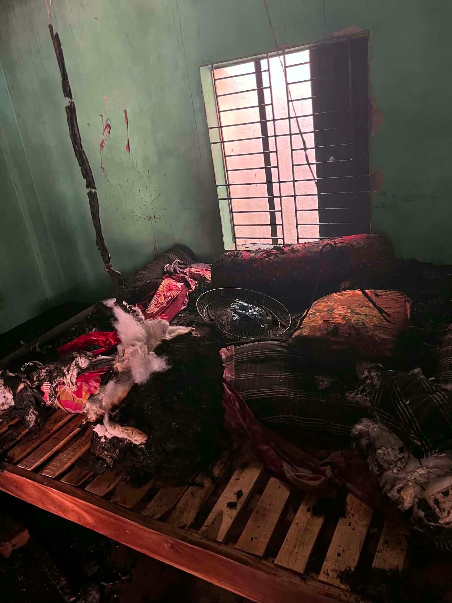 গাজীপুরের কালিয়াকৈরে ভয়াবহ অগ্নিকাণ্ড: কলোনির ৮ কক্ষ পুড়ে ছাই
