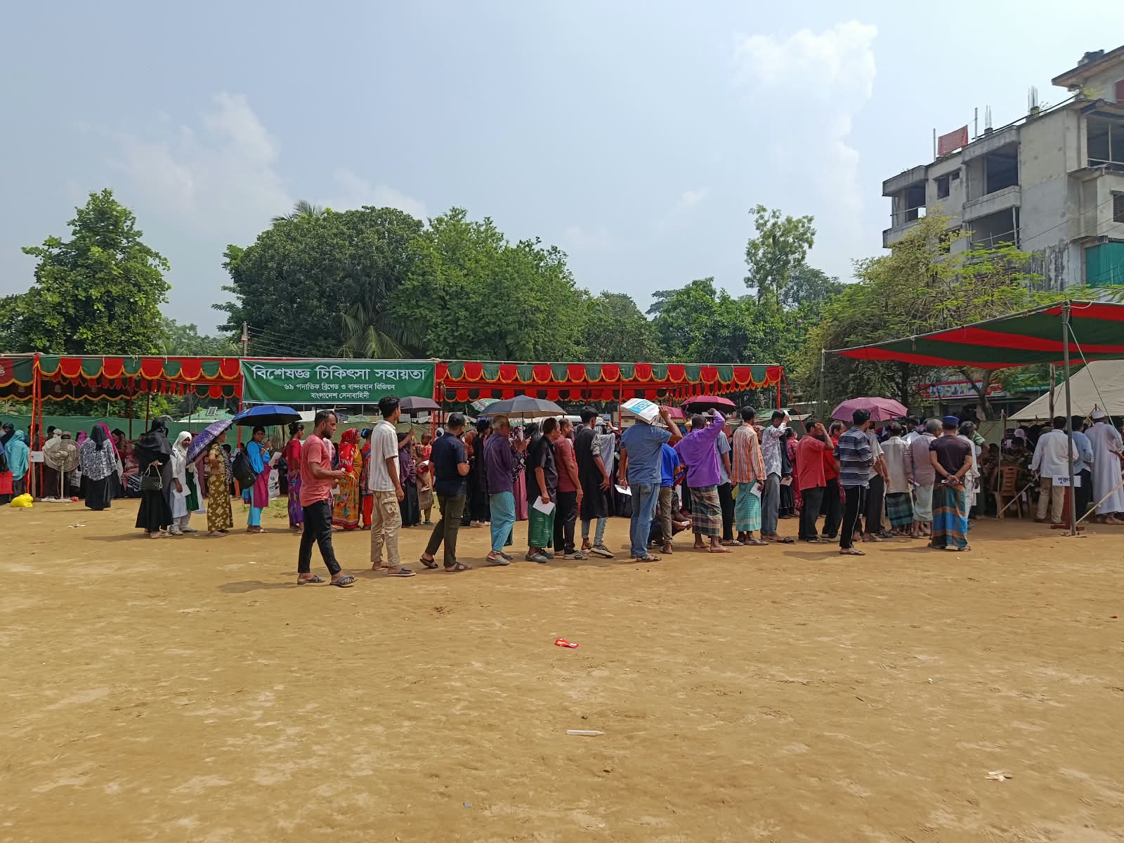বান্দরবানে সেনাবাহিনীর দুই দিনব্যাপী ফ্রি মেডিকেল ক্যাম্প, বিনামূল্যে ওষুধ পেল হাজারো মানুষ