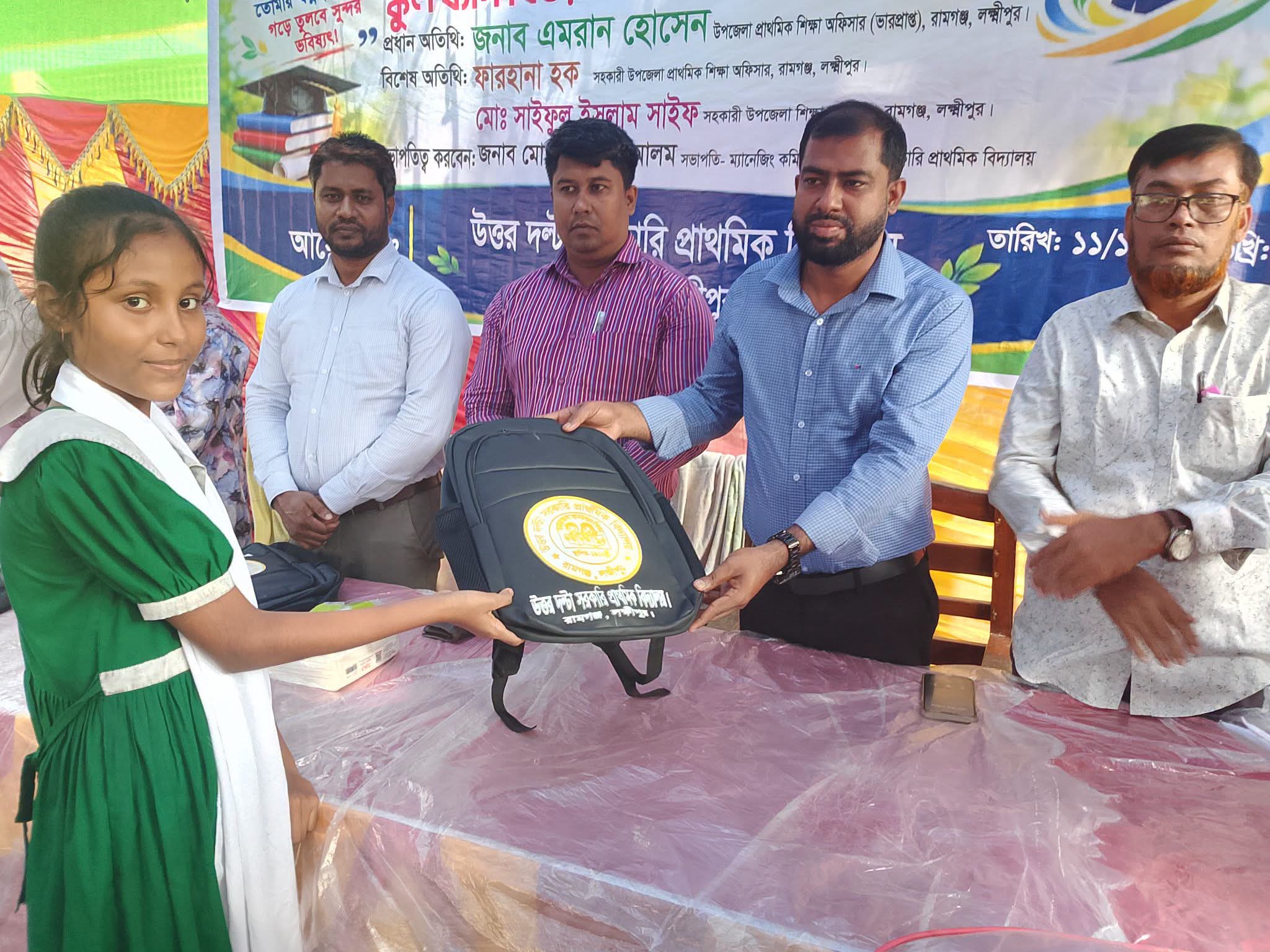 রামগঞ্জে শিক্ষার্থীদের মাঝে স্কুলব্যাগ ও শিক্ষা উপকরণ বিতরণ