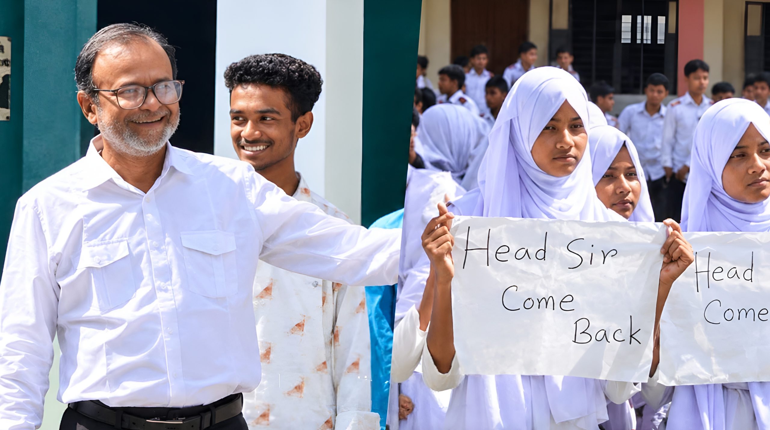 লালমনিরহাটে প্রধান শিক্ষককে পুনর্বহাল নিয়ে সংঘর্ষ, বহিরাগতদের হামলায় আহত ১৪